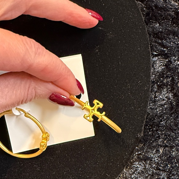 Tory Burch Eleanor Hoop Earrings - matte GOLD - Picture 3 of 3